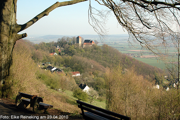 Der sch�nste Blick im Naturpark auf die Burg Schaumburg von der Passstra�e des M�nchebergs aus.